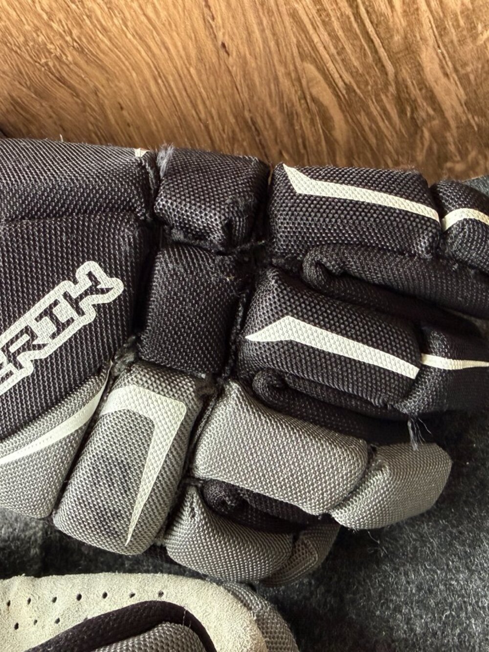 Maverik Charger Youth Lacrosse Gloves Medium 12" - Picture 5 of 10